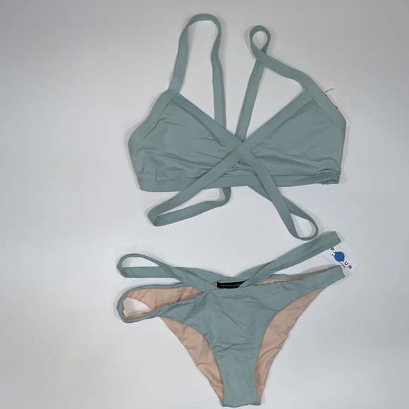 Kendall Kylie sea green bikini set 38 - Picture 2 of 4